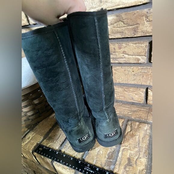 Black Uggs - Picture 4 of 7